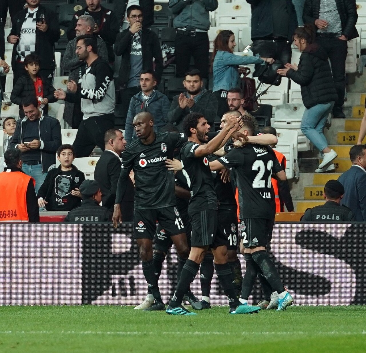 Beşiktaş farkı 3’e indirdi