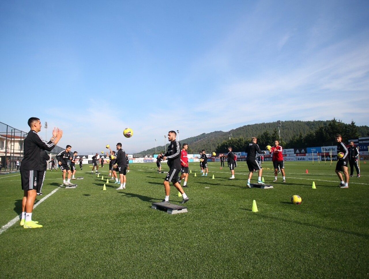 Beşiktaş’ta Atiba takımla çalıştı