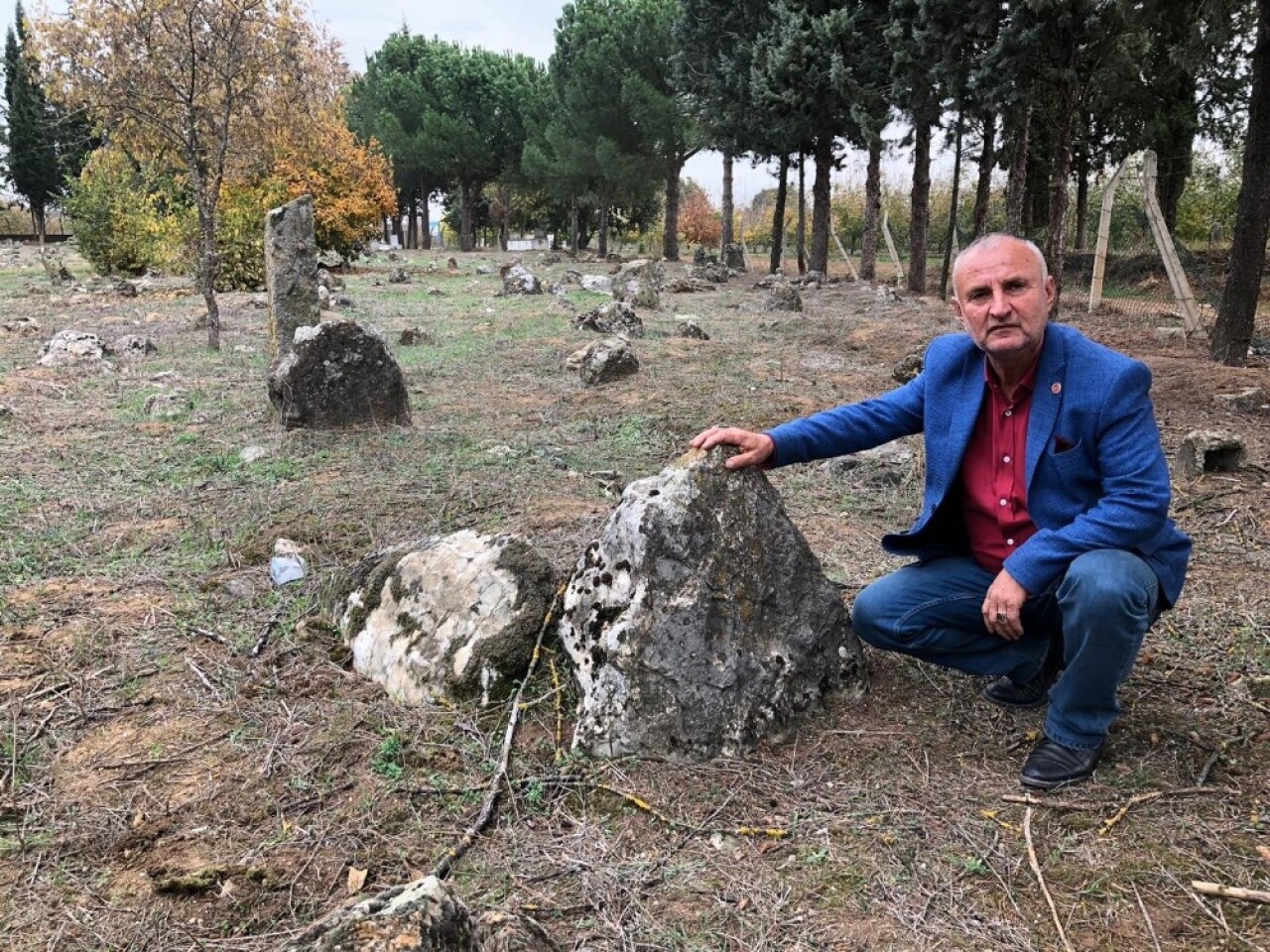 Bu köyün her yerinden tarihi mezar fışkırıyor