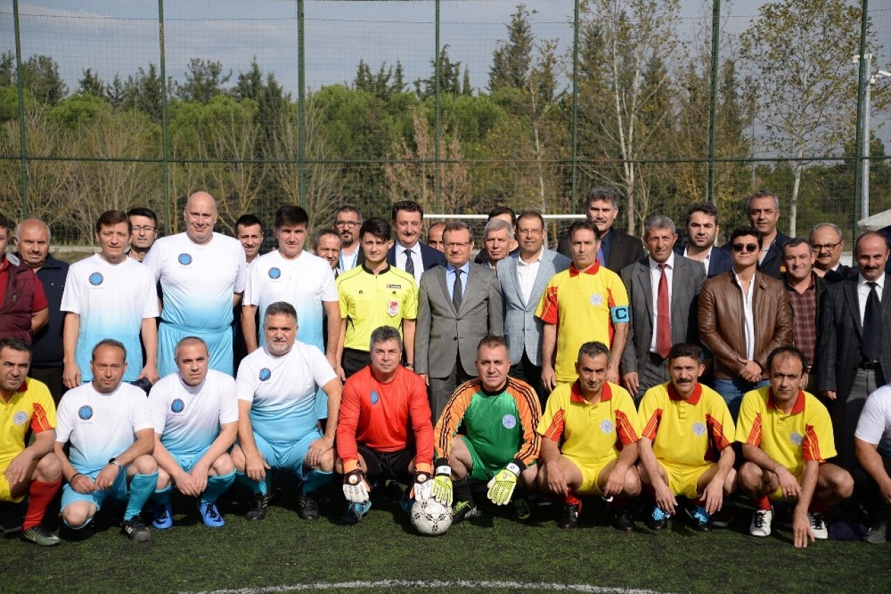 BUÜ personeli hünerlerini halı sahada gösterecek