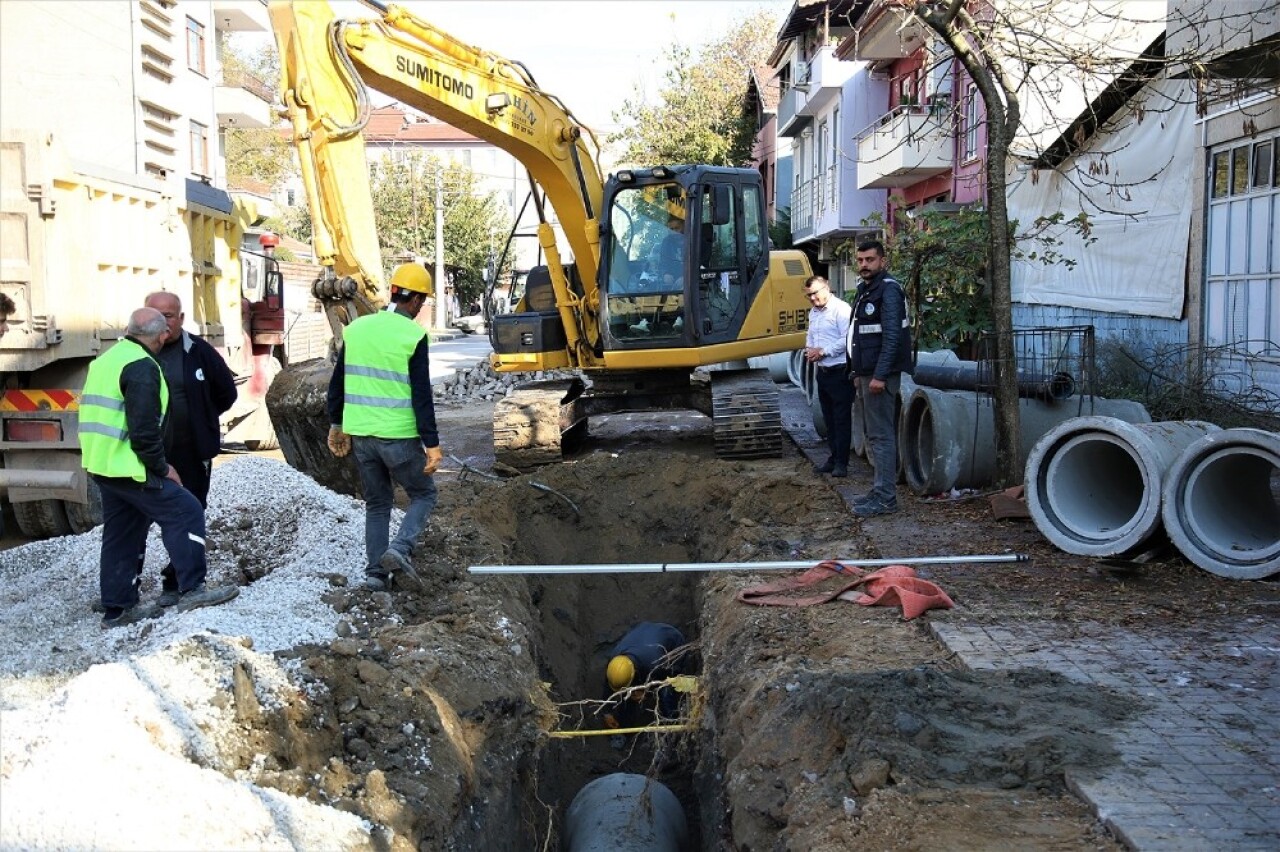 Büyükşehir yol yenileme çalışmaları devam ediyor