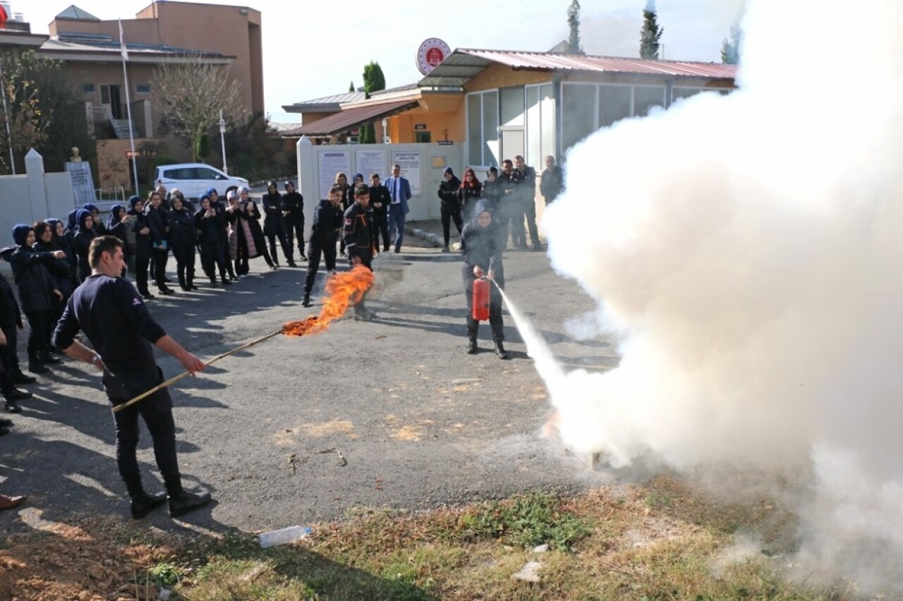 Cezaevi İnfaz Koruma Memurlarına ’Afet Bilinci ve Yangınlara Müdahale’ eğitimi verildi