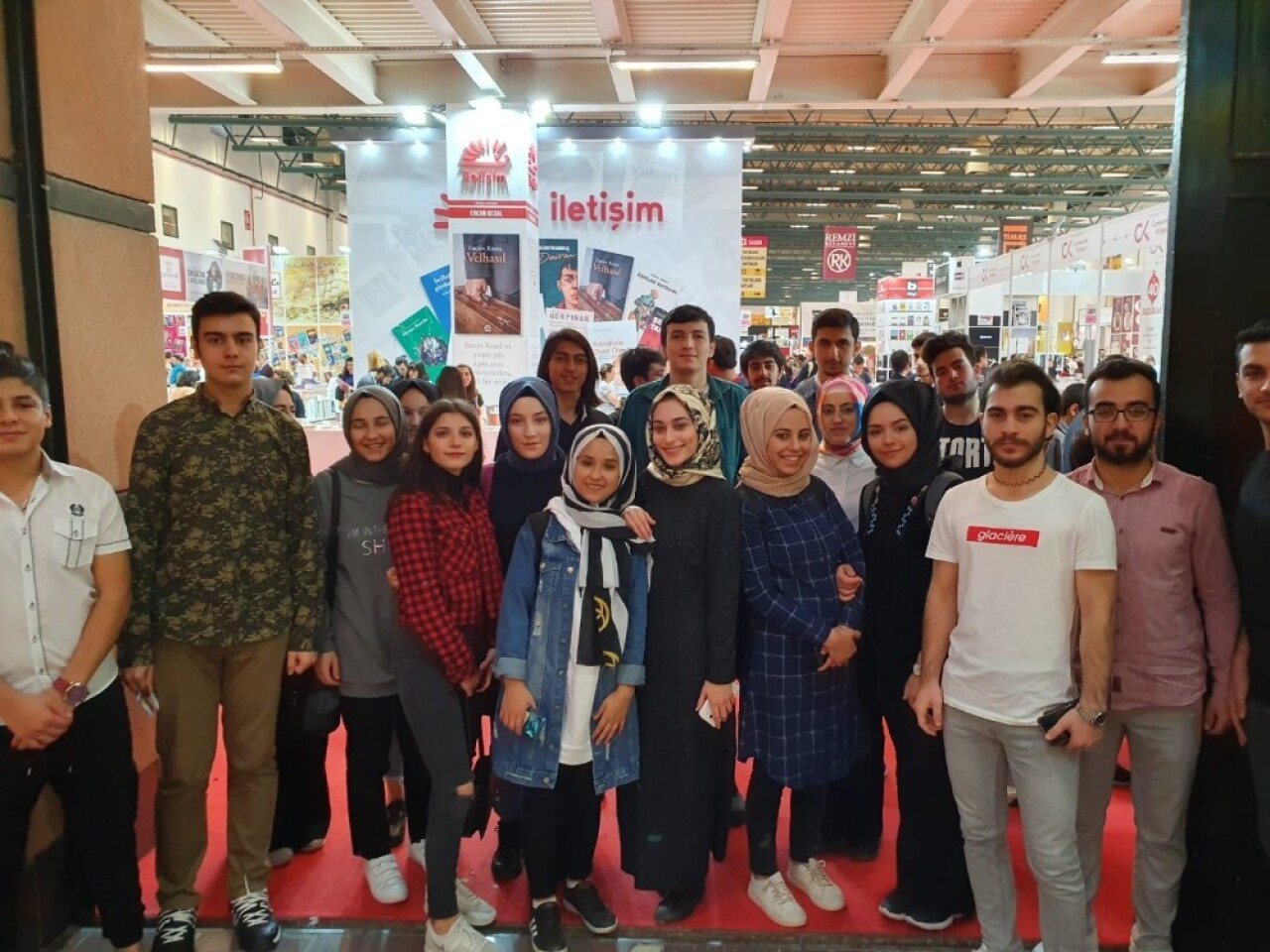 Darıcalı gençler kitap fuarına götürüldü