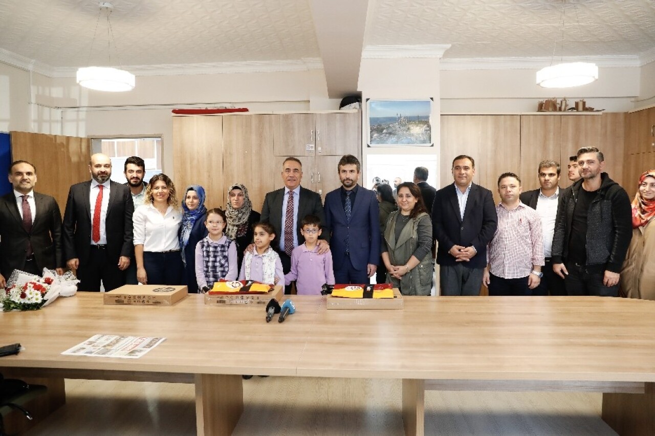 Depremin minik kahramanlarına Sultangazi Belediyesi’nden ödül