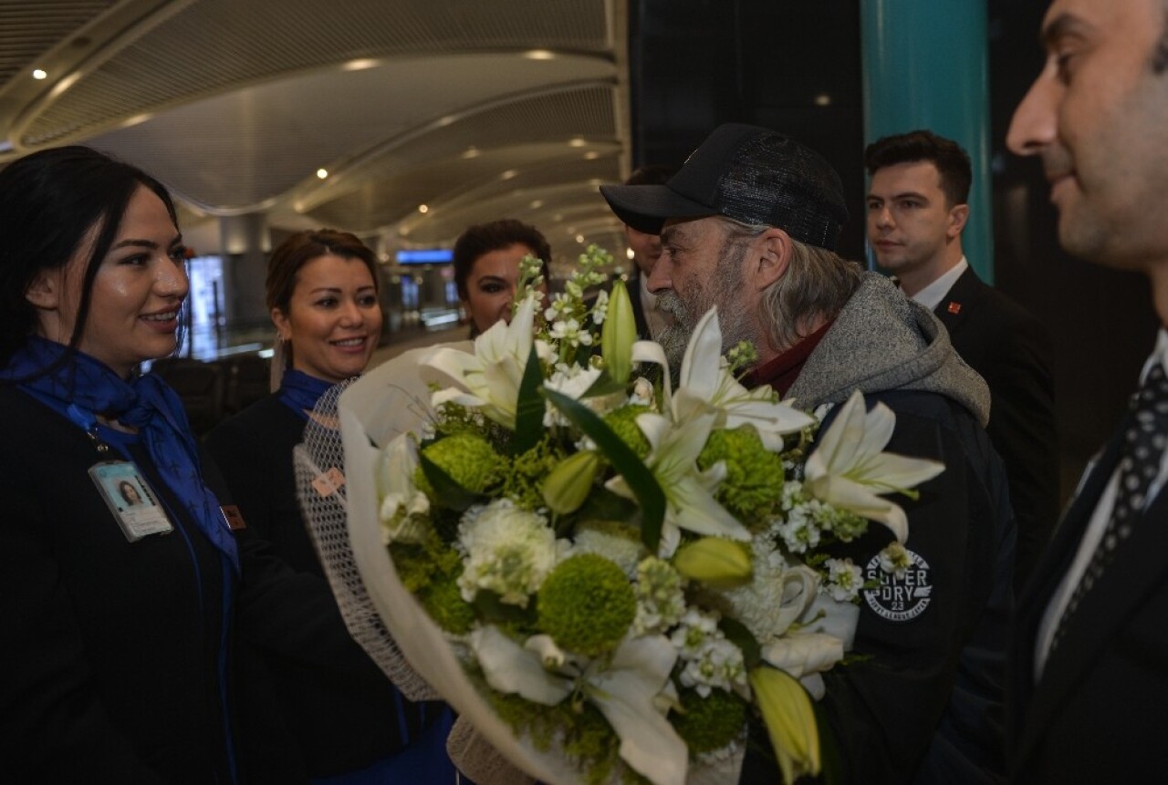 Emmy Ödülleri’nde "En İyi Erkek Oyuncu" ödülünü alan Haluk Bilginer İstanbul’a geldi