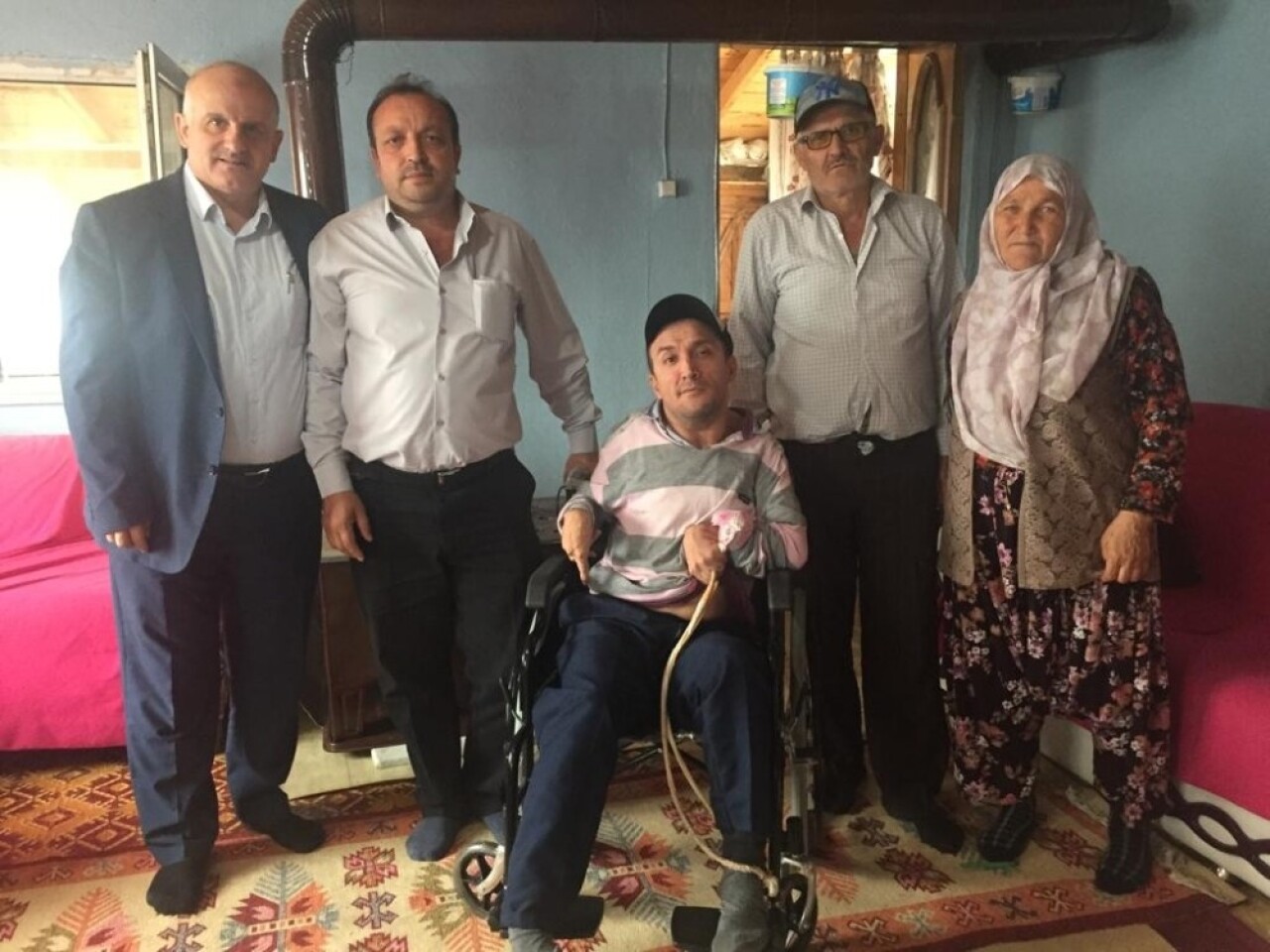Engelli bireye başkandan telerlekli sandalye