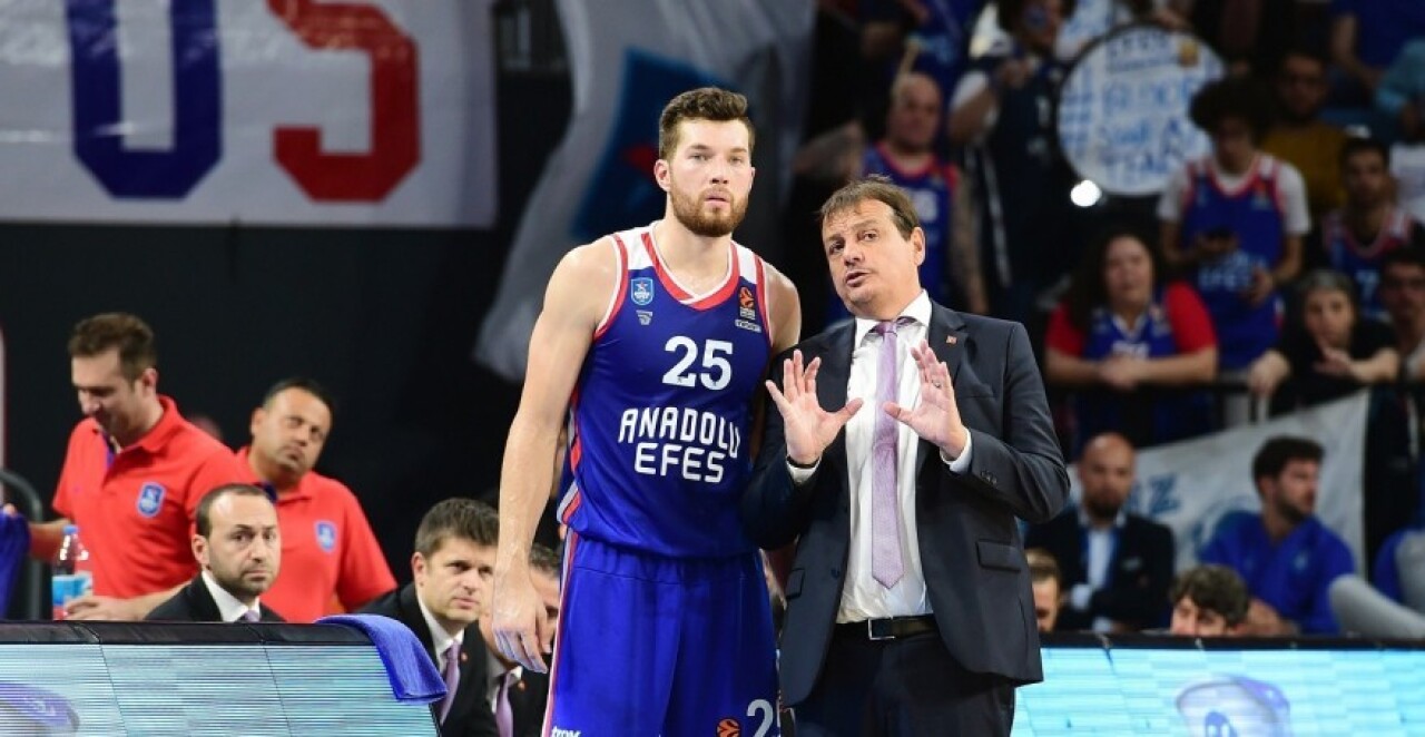 Ergin Ataman: "Olympiacos’u yenmek için kararlı ve sert oynamalıyız"