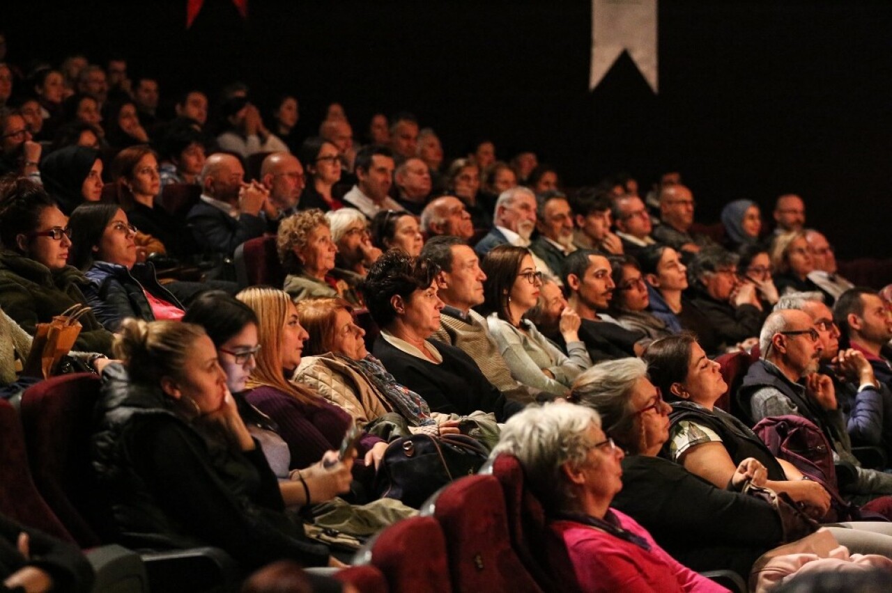 Fikriye ve Latife sahnelendi