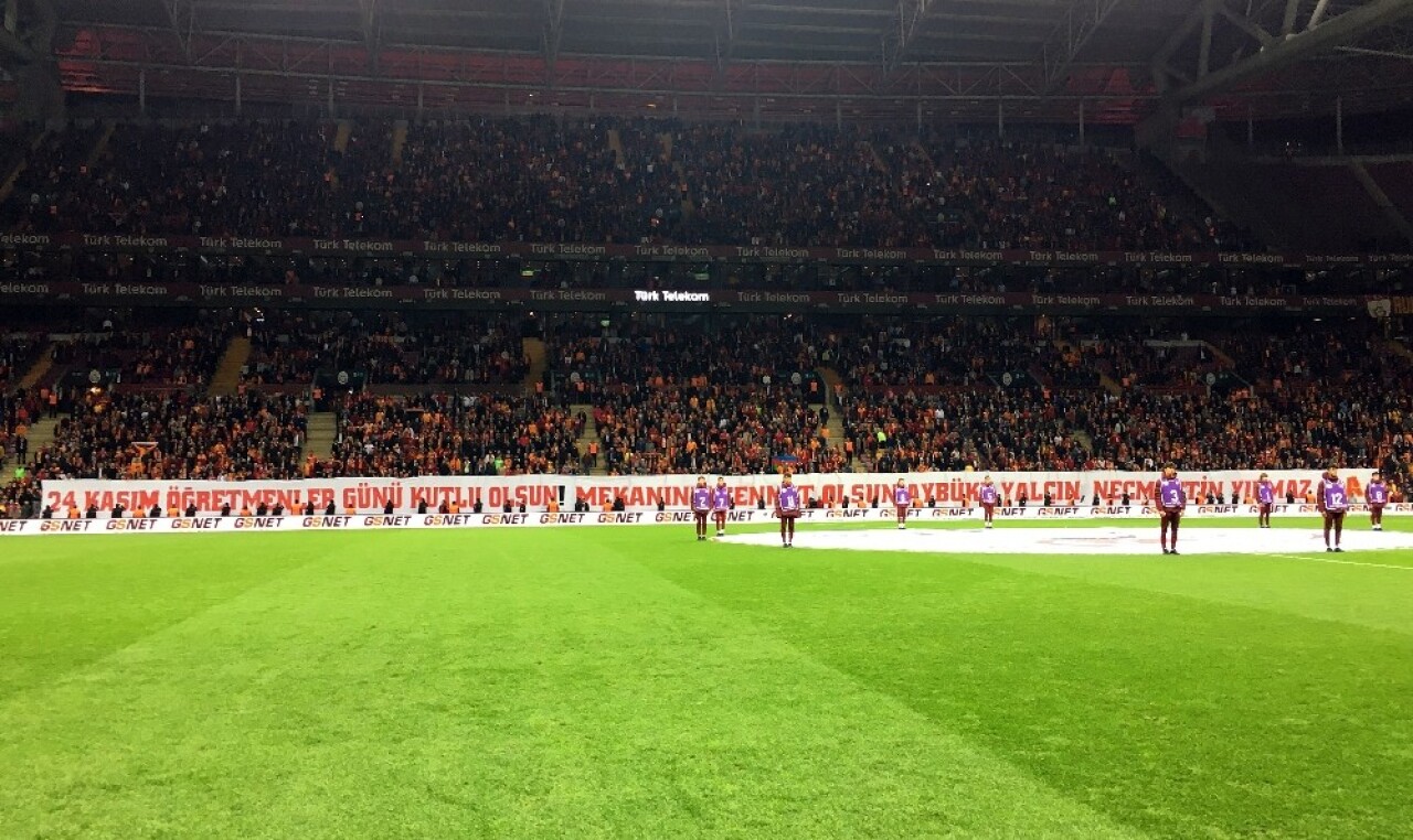 Galatasaray taraftarı Öğretmenler Günü’nü unutmadı