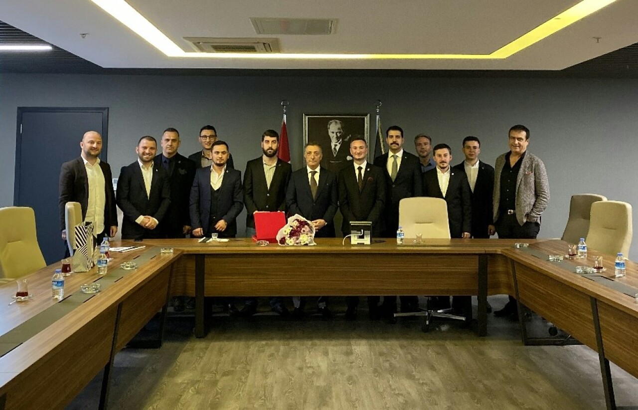 Genç Beşiktaşlılar Grubu’ndan Ahmet Nur Çebi’ye hayırlı olsun ziyareti