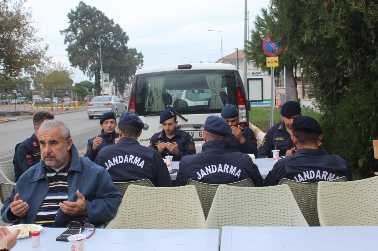 Görme engelli esnaftan Barış Pınarı Harekâtı’na anlamlı destek