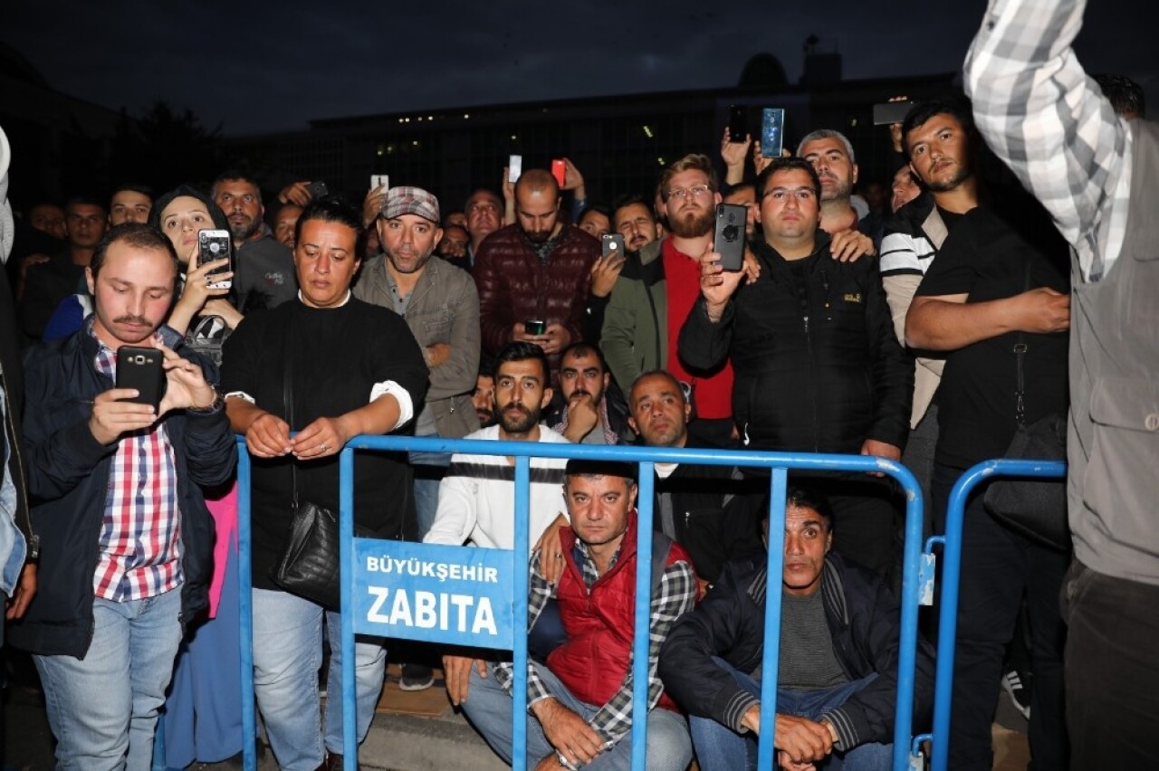 İBB’den çıkarılan işçiler ile ilgili komisyon raporu işçilere okundu