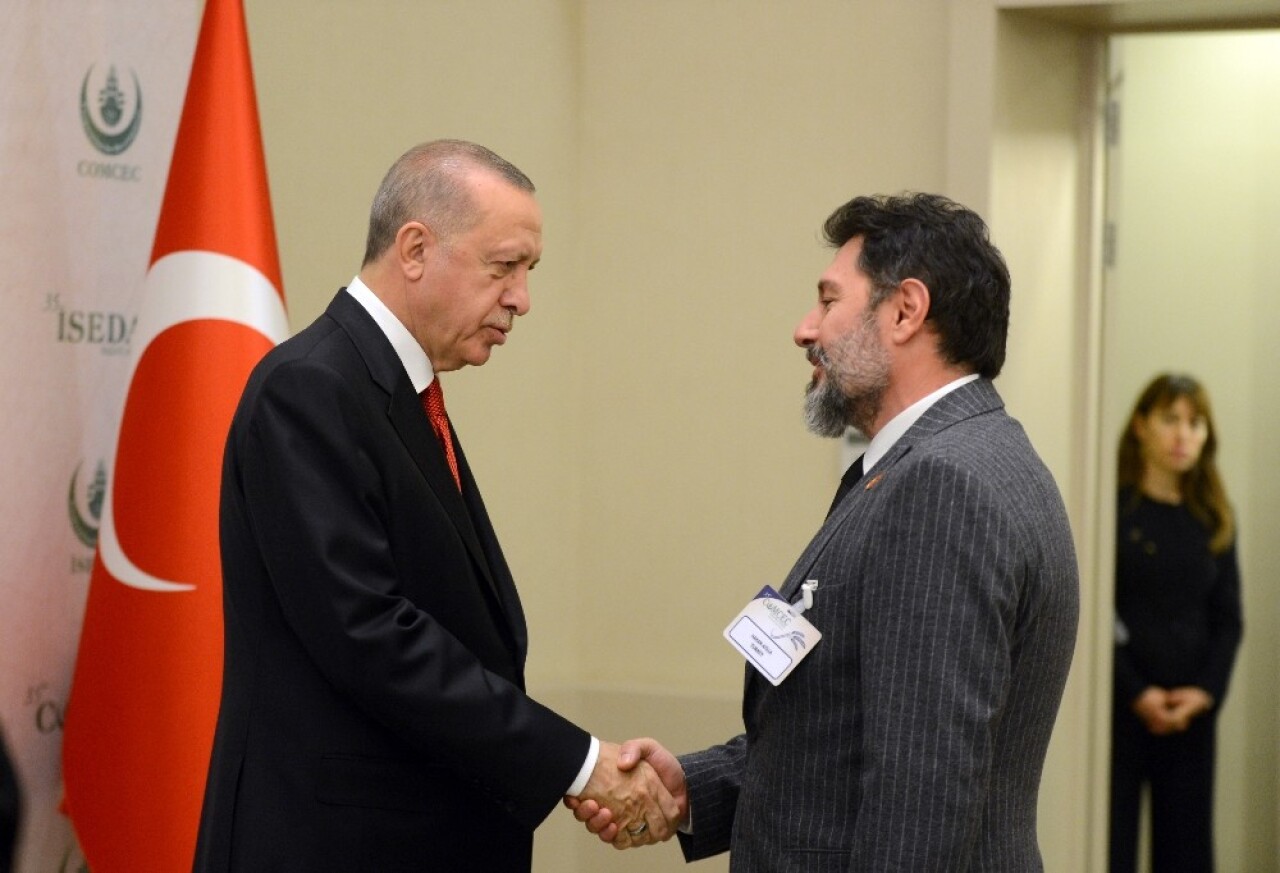 İSEDAK toplantısında aile fotoğrafı çekildi, Borsa İstanbul Genel Müdürü Hakan Atilla da fotoğrafa katıldı