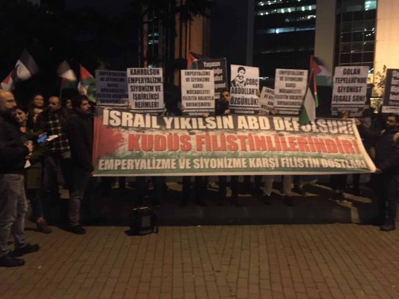 İsrail Konsolosluğu önünde protesto gösterisi