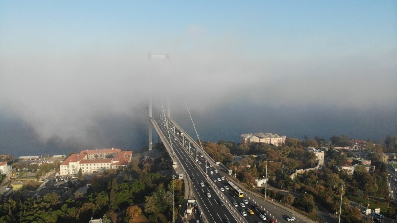 İstanbul Boğazı’nda muhteşem sis manzarası havadan görüntülendi