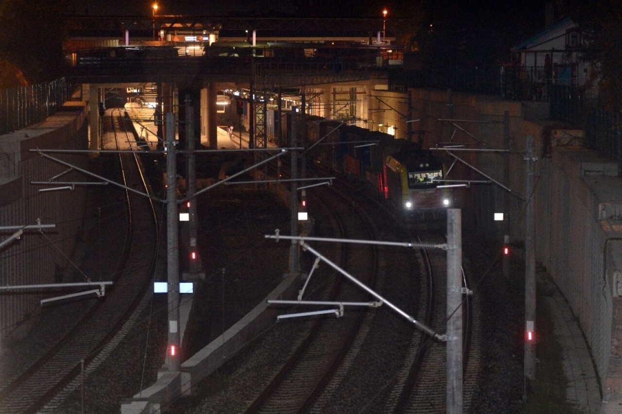 İstanbul Boğazı’ndan ilk yük treni geçti