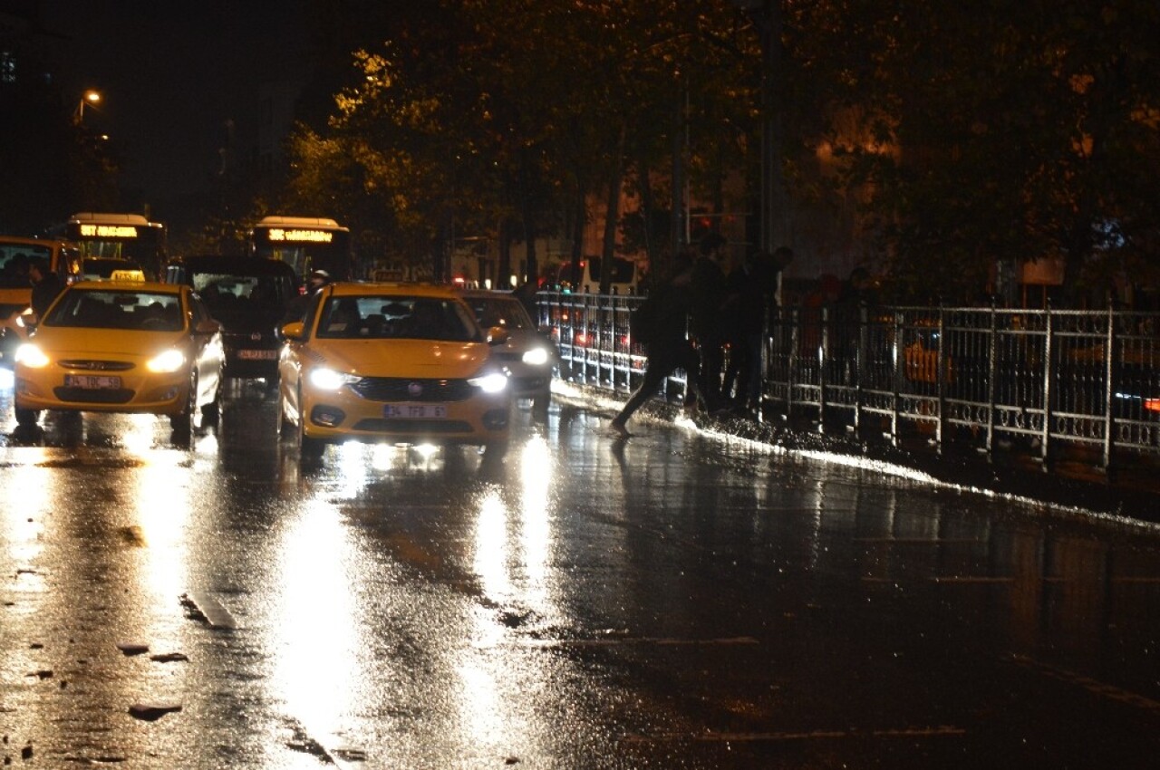 İstanbul’da beklenen yağmur başladı