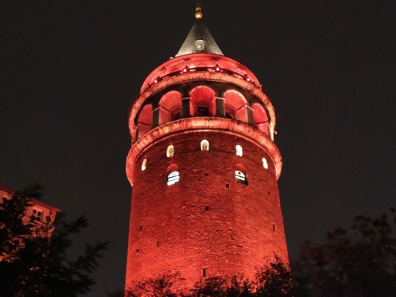 İstanbul’un simgeleri Kadına Şiddete karşı ‘Turuncu’ya büründü