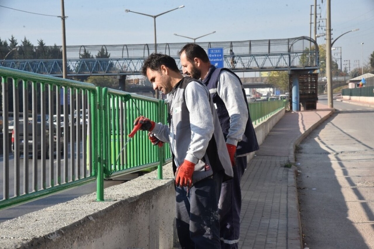 İzmit Belediyesi öğrencilerin kullandığı o yola sahip çıktı