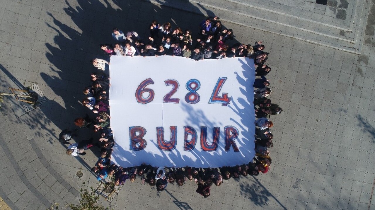 Kadıköy Belediyesi’nin kadın çalışanları “6284” için sokağa çıktı