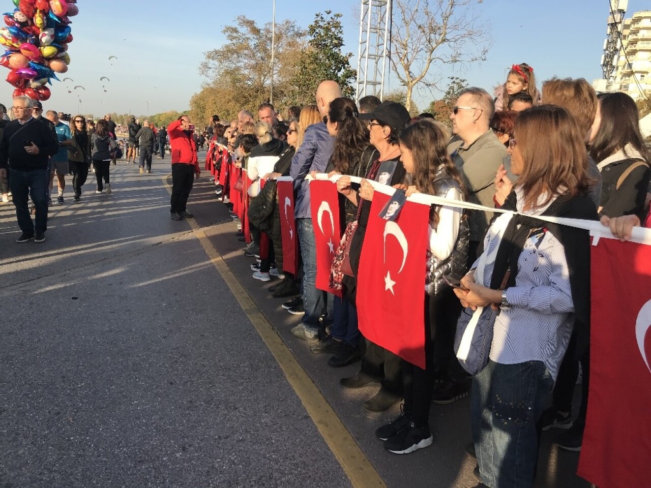 Kadıköy’de 6 buçuk kilometrelik Ata’ya Saygı zinciri