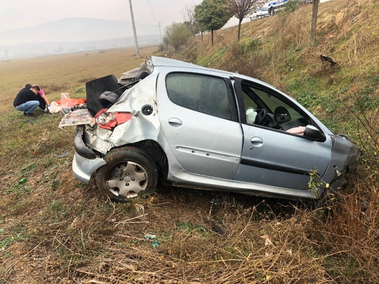 Kadın sürücü tarlaya uçtu: 1 yaralı