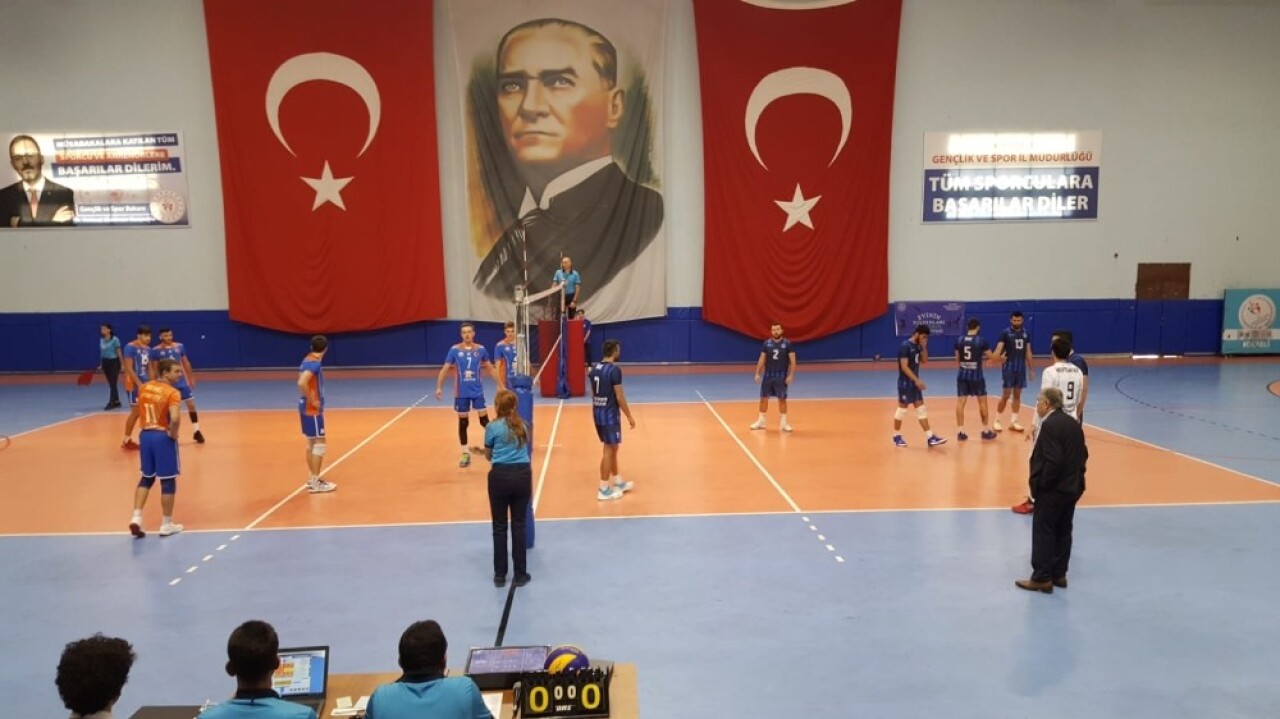 Kağıtspor voleybolda dolu dizgin