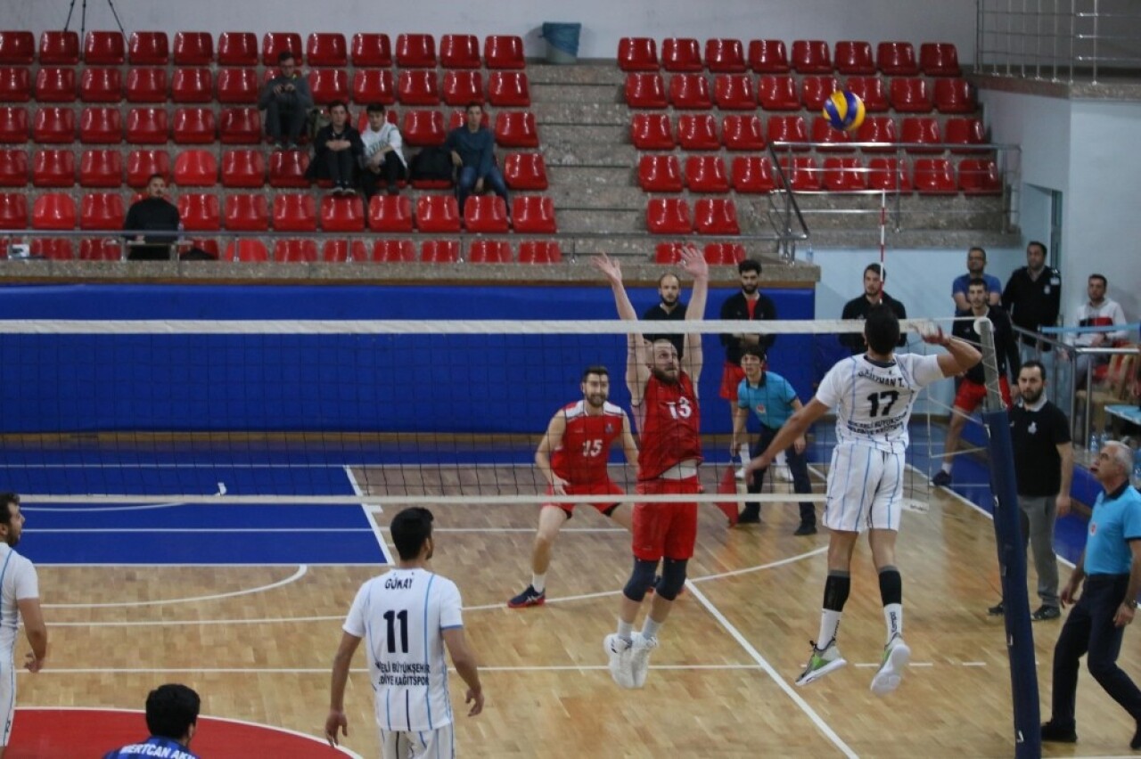 Kağıtspor voleybolda tam gaz