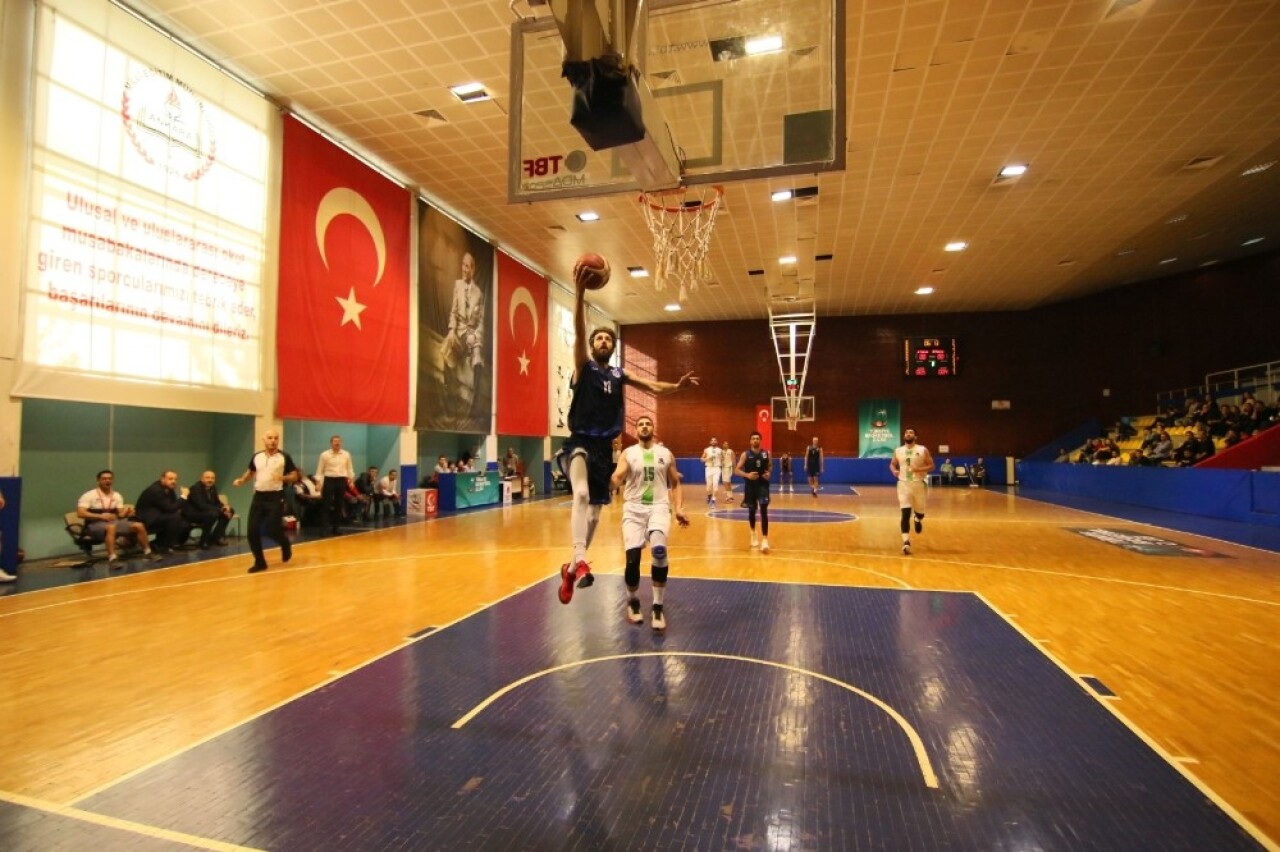 Kağıtspor’un dev adamlarından önemli galibiyet