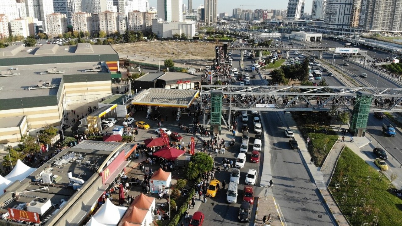 Kitap Fuarı’nda aşırı yoğunluk havadan görüntülendi