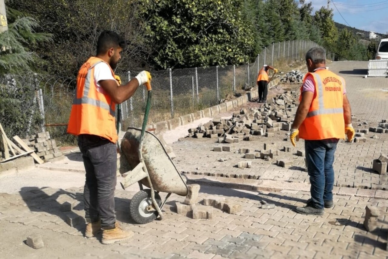 Körfez’de kaldırım çalışmaları sürüyor