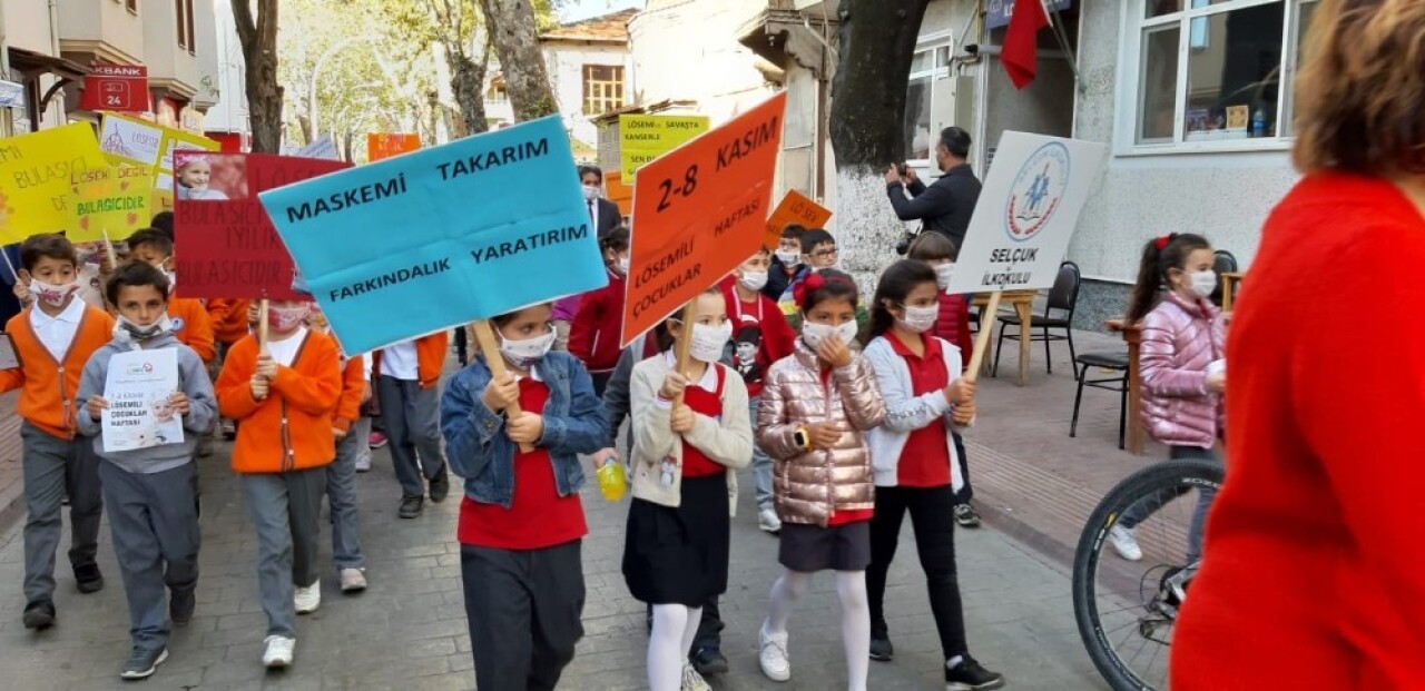 Lösemili çocuklar için yürüdüler