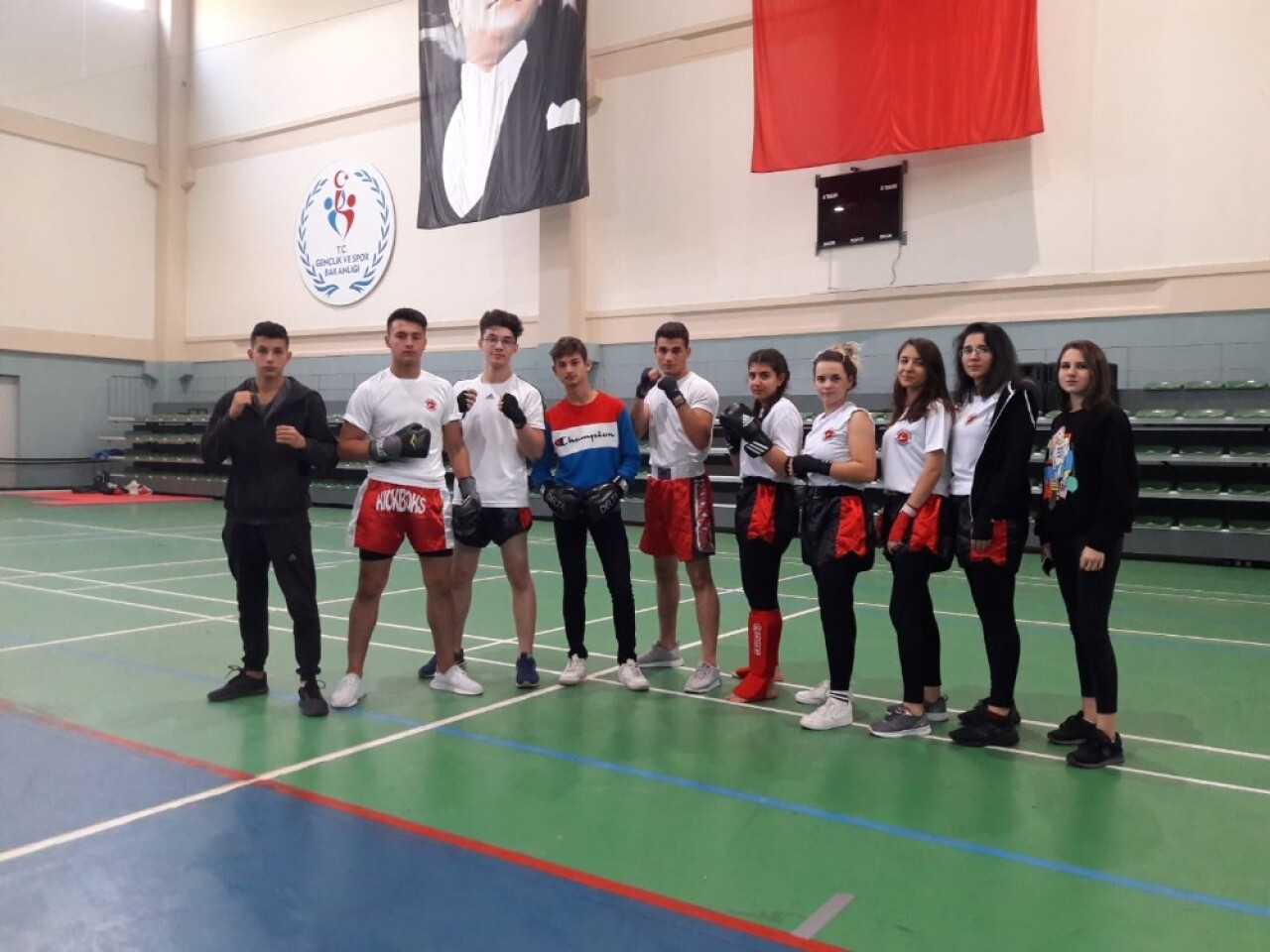 Mustafakemalpaşalı sporcular şampiyonadan zaferle döndü