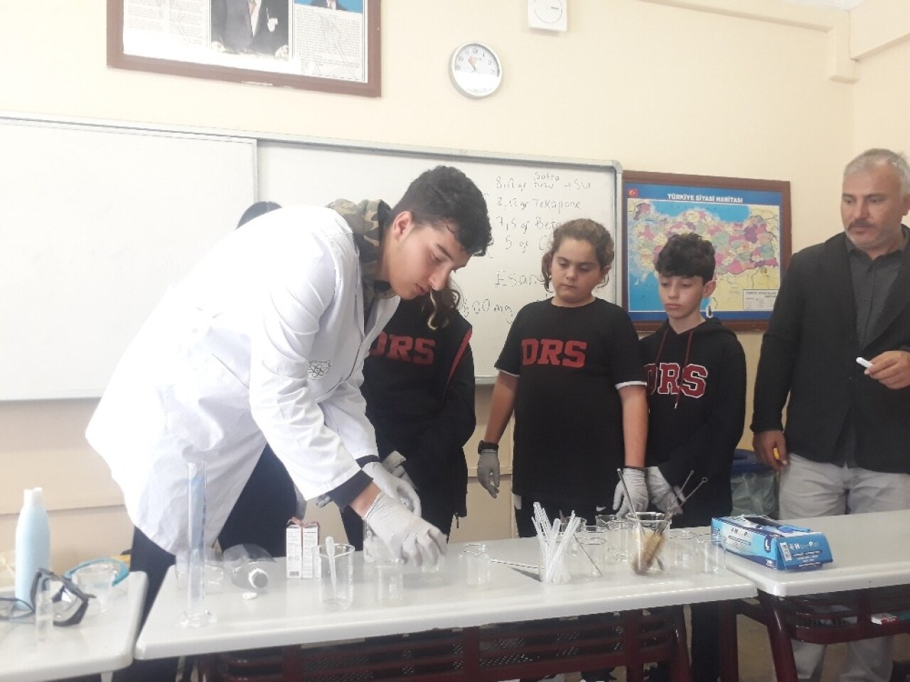 Öğrenciler uygulamalı sabun yaptı