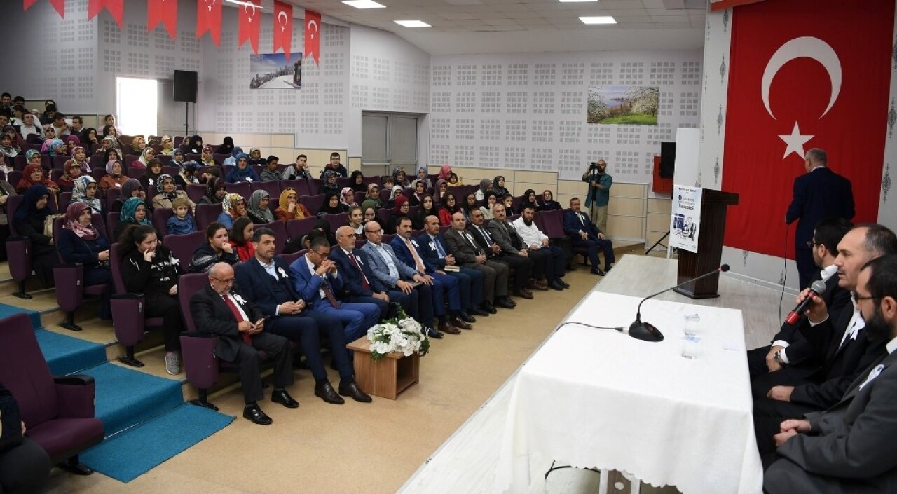 “Peygamberimiz ve Aile” Kartepe’de konuşuldu