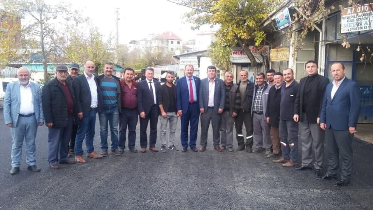 Sanayi esnafının yüzü sıcak asfaltla güldü