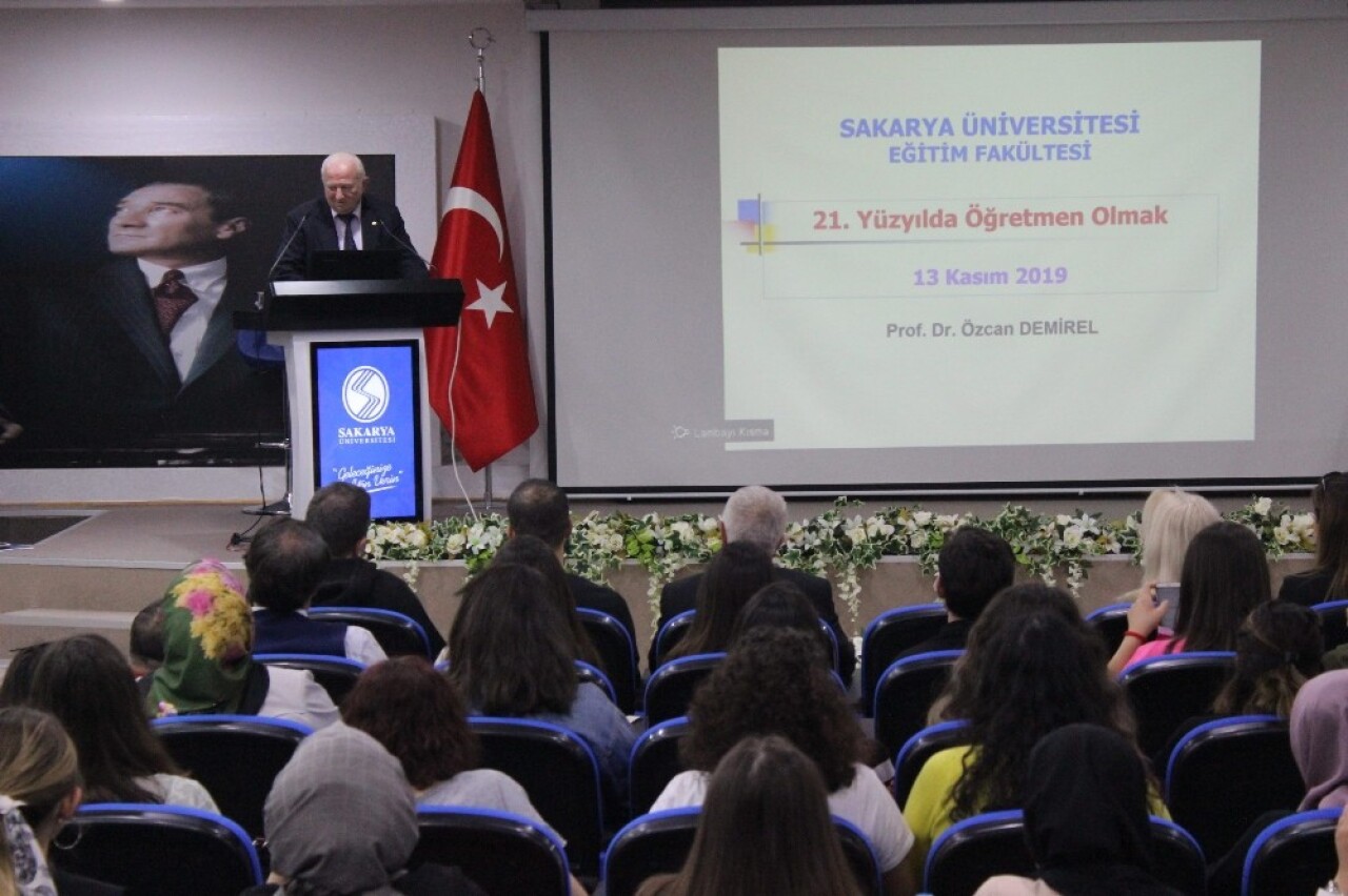 SAÜ’de, ‘21. Yüzyılda Öğretmen Olmak’ konulu konferans düzenlendi