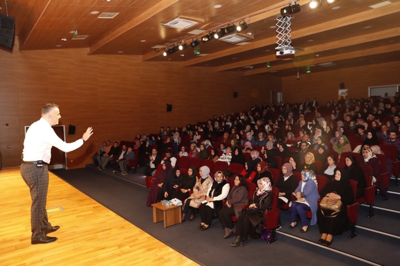 Sultangazi’de Bekir Develi söyleşisi yapıldı