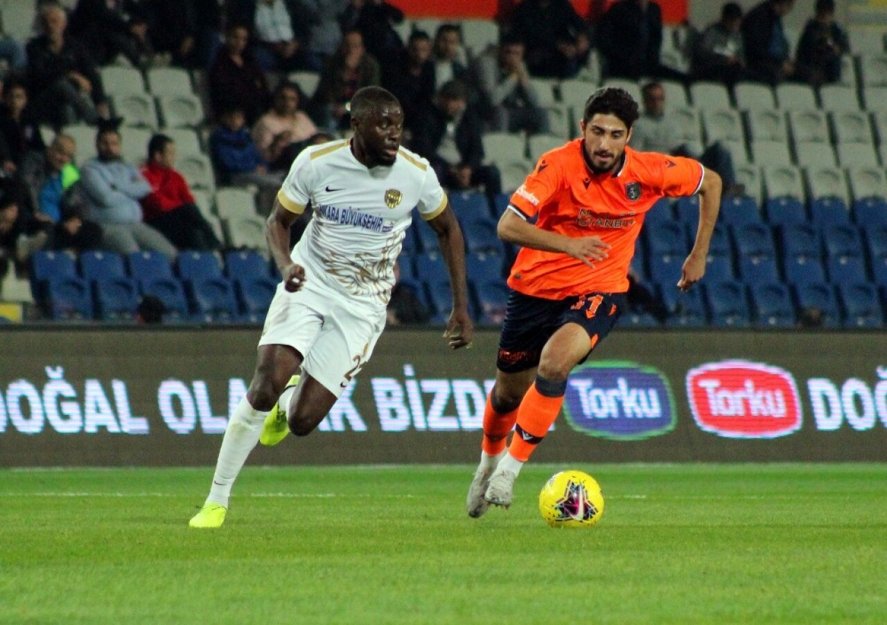 Süper Lig: Medipol Başakşehir: 1 - MKE Ankaragücü: 0 (İlk yarı)