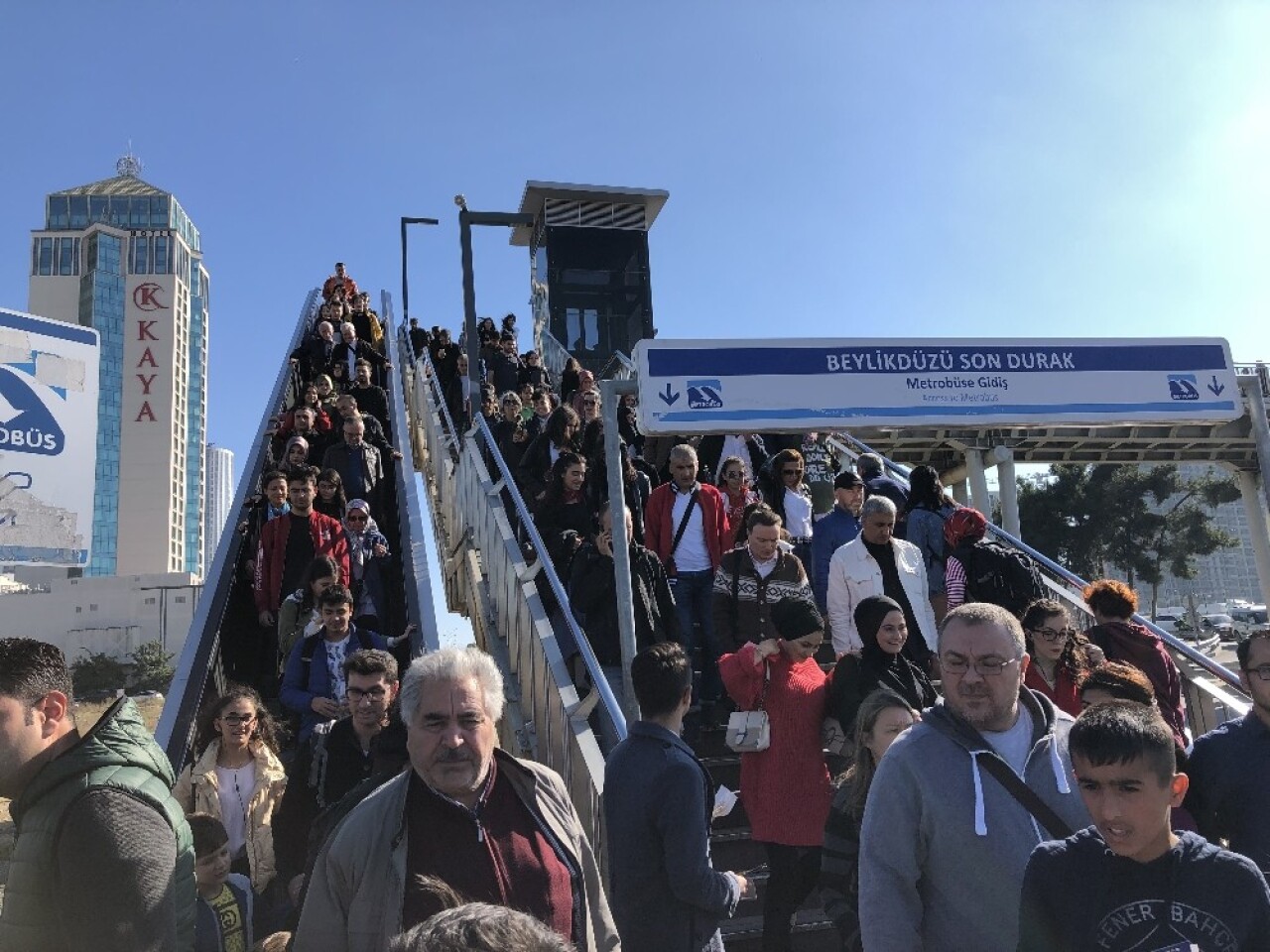 TÜYAP kitap fuarında hafta sonu yoğunluğu