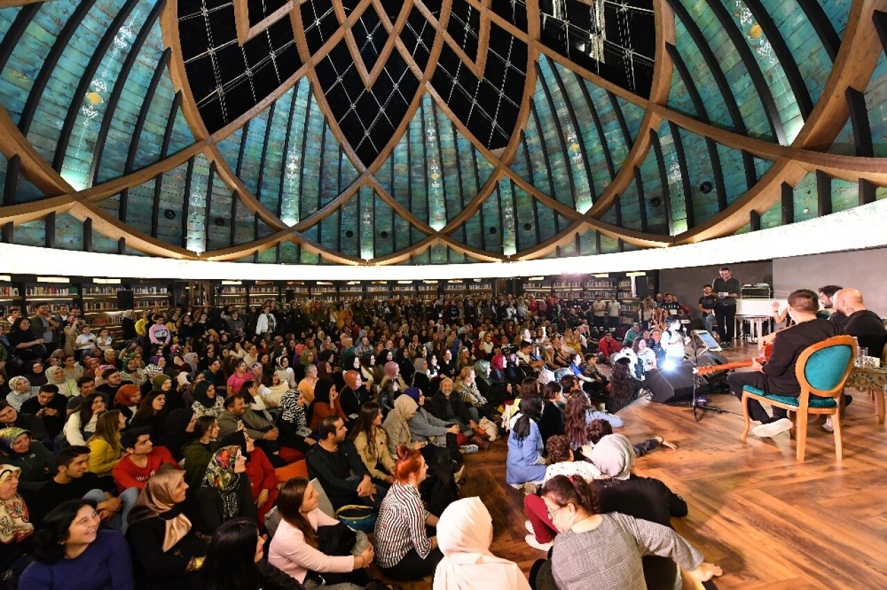 Ünlü şarkıcı Yusuf Güney: “Vatani görev bitmez arkadaşlar. Sadece askerlikte değil sivilde de vatani görev devam eder”