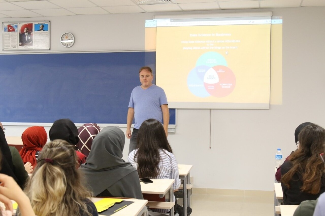 Veri Bilimi ve Günümüzdeki Uygulamaları SAÜ’de konuşuldu