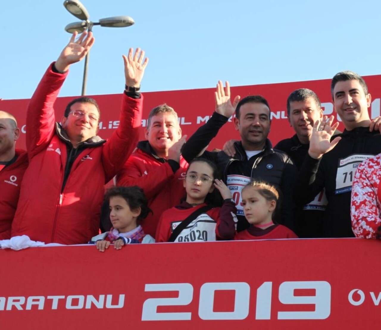 Vodafone 41. İstanbul Maratonu’na Beşiktaş Belediye Başkanı Akpolat da katıldı