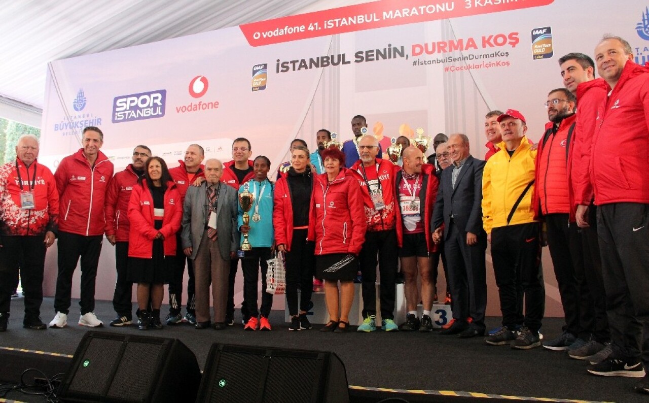 Vodafone İstanbul Maratonu’nda kazananlar ödüllerini aldı