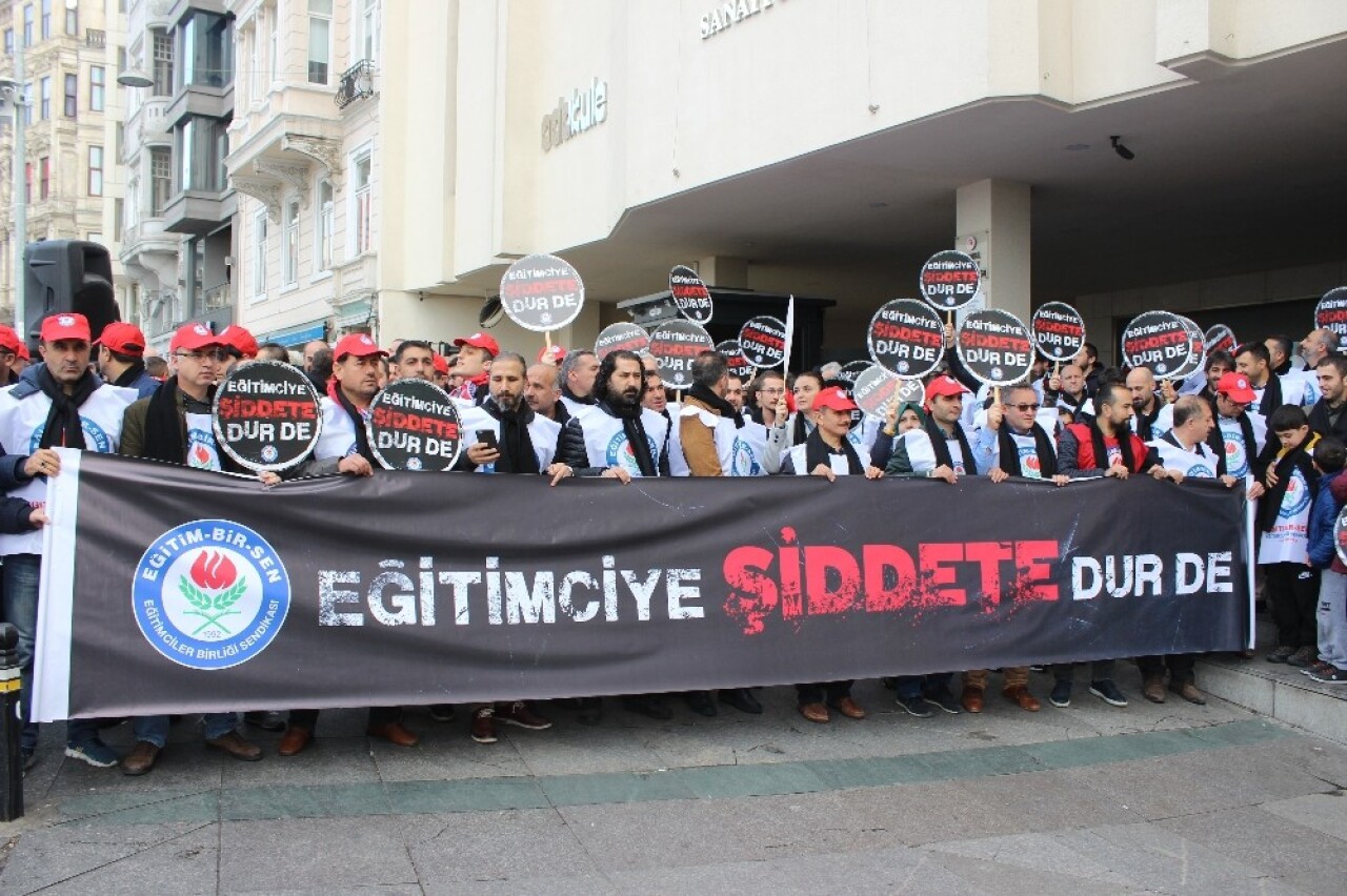 Yüzlerce öğretmen “Eğitimciye şiddete dur de” diye haykırdı