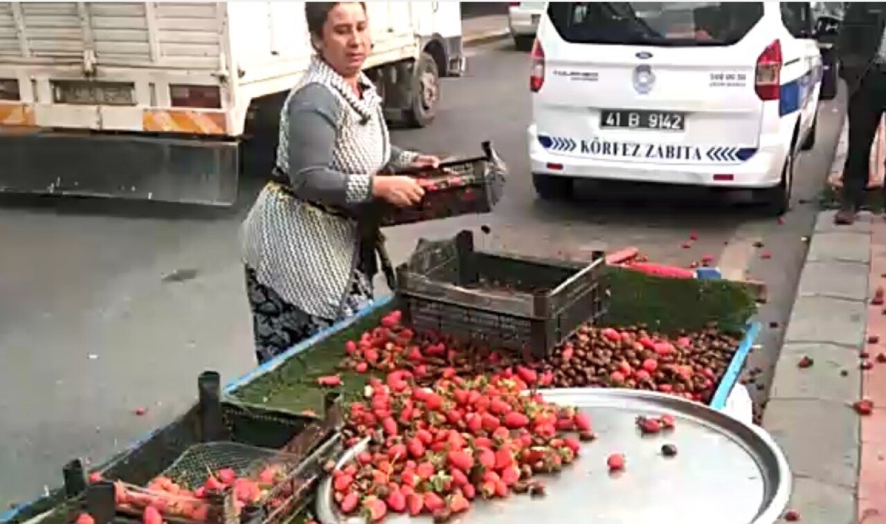 Zabıtaları görünce mallarını yola saçtı
