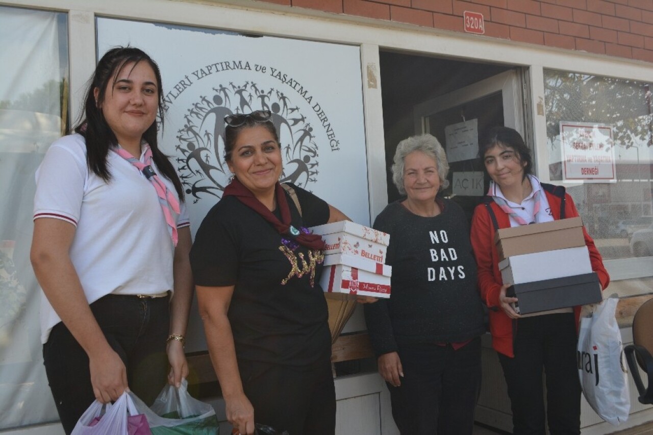 Zübeyde Hanım’ın öğrencilerinden ihtiyaç sahiplerine anlamlı yardım