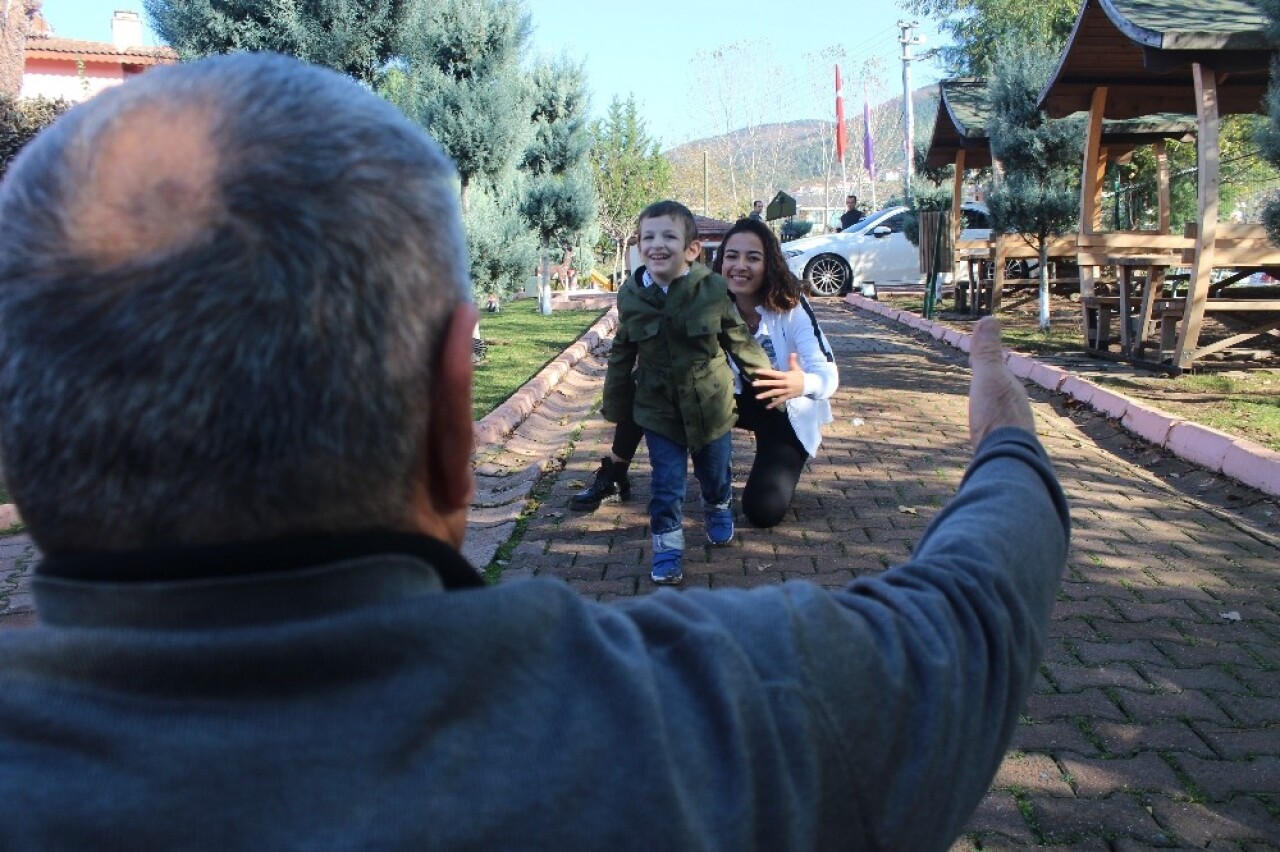 4 yaşında atılan ilk adımlar sevince boğdu