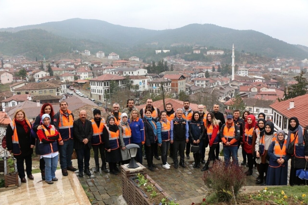 AFAD ekip ve Gönüllüleri Taraklı’da ki yapıları inceledi