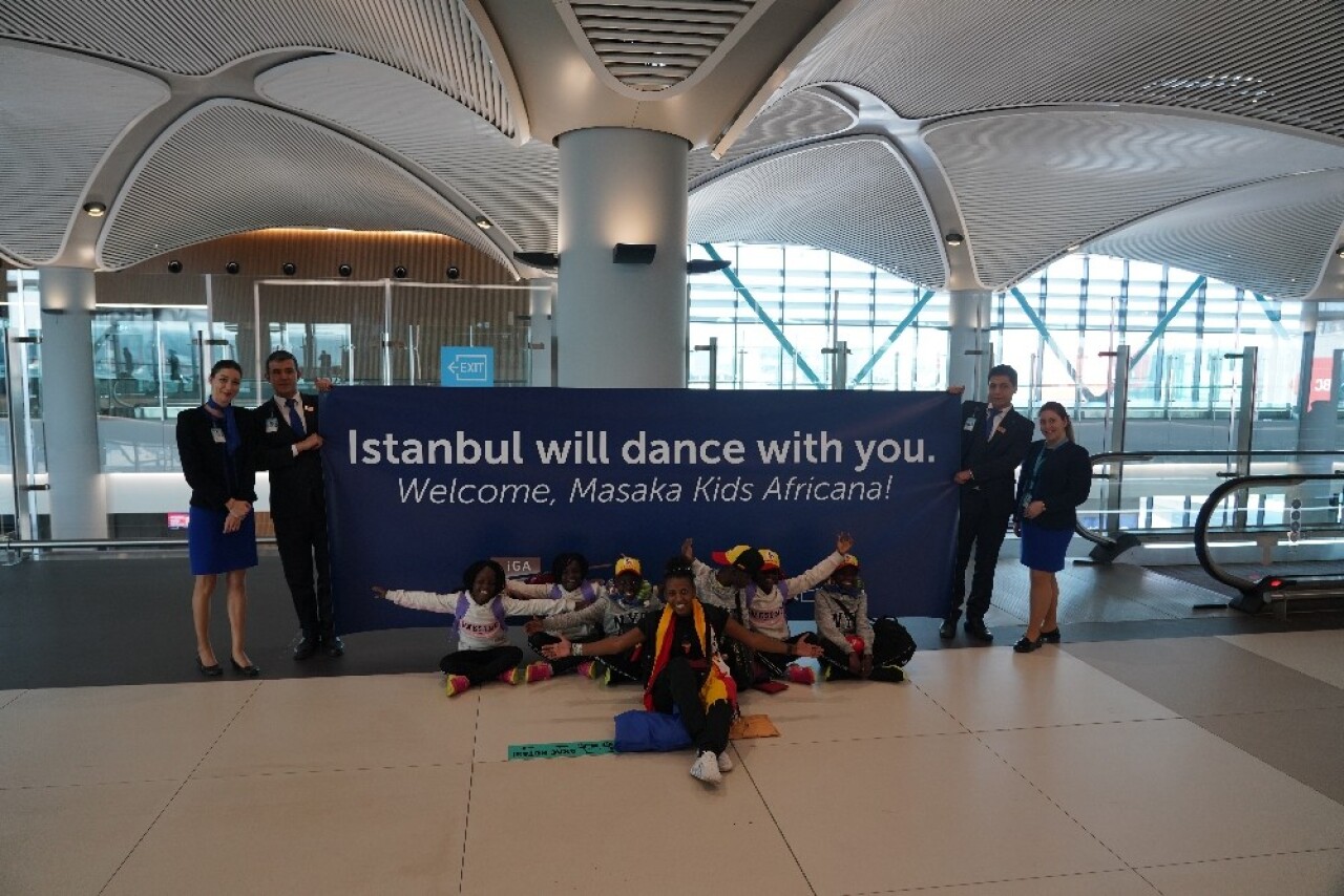 Afrikalı yetim ve öksüz çocuklardan oluşan dans grubu İstanbul’da